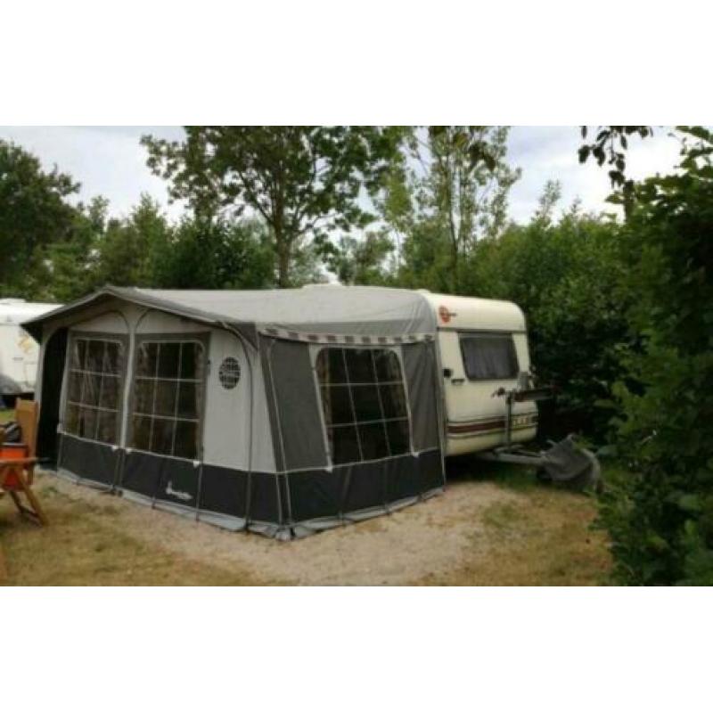 Burstner caravan met luxe Isabelle tent