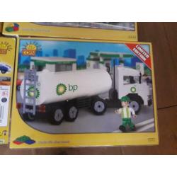 Lego van BP nieuw en doos gewone lego allerlei