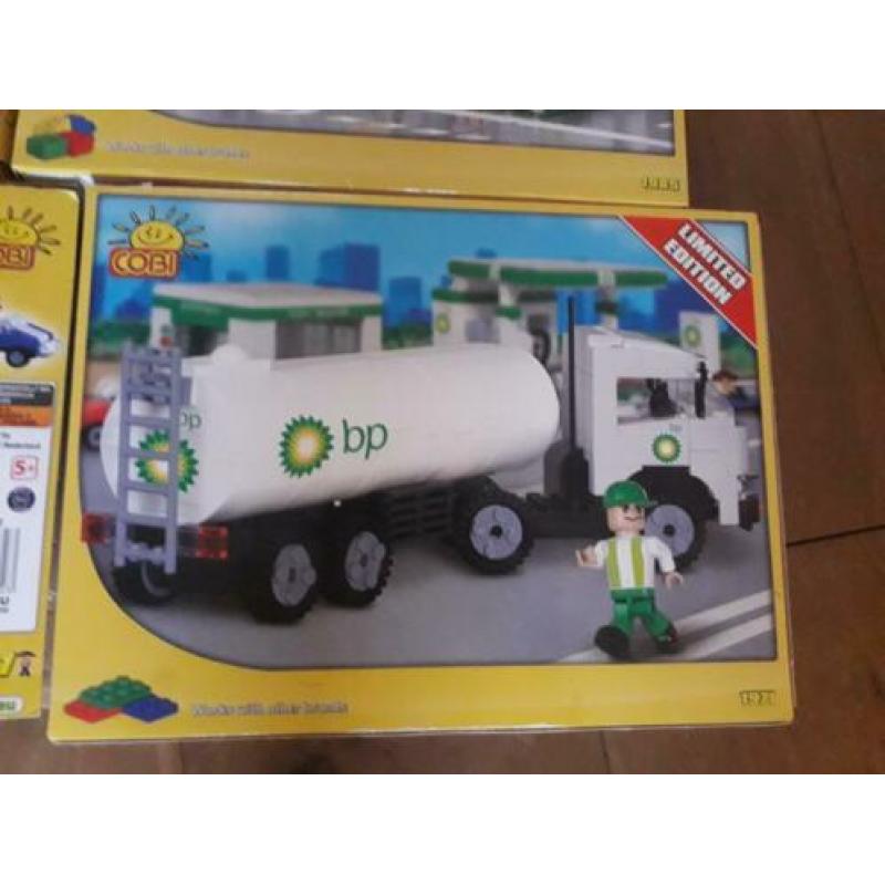 Lego van BP nieuw en doos gewone lego allerlei