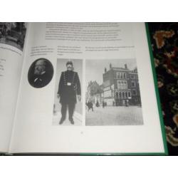 Te Koop Boek Korps zonder kapsones 1340-1993
