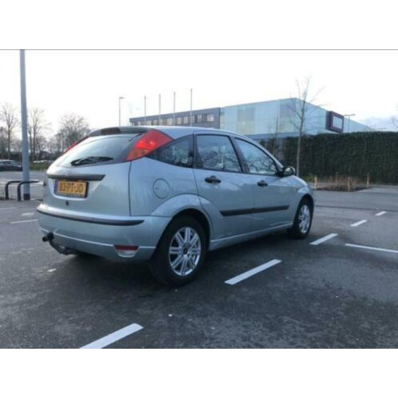 Ford Focus 1.6 I Ghia 2004 Groen