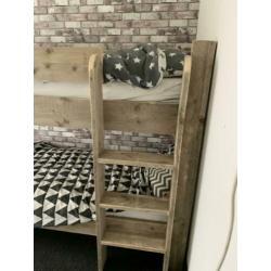Steigerhouten stapelbed van