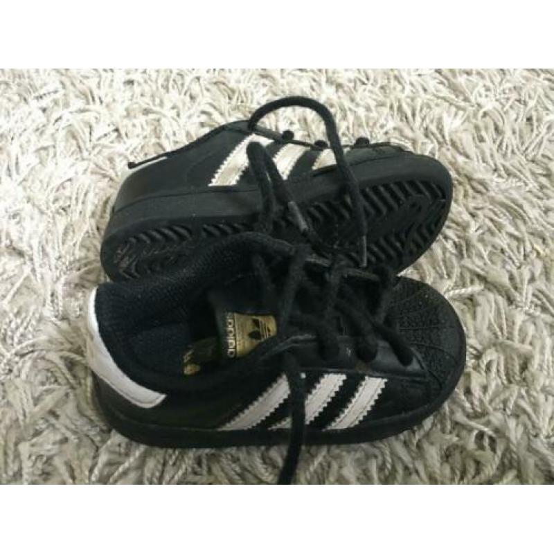 Kinderschoenen adidas maat 22