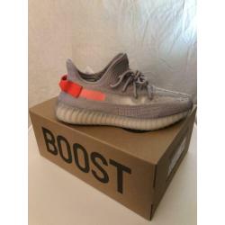 Adidas Yeezy Boost 350 V2 Tail Light, 43 1/3, deadstock