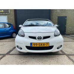 Toyota Aygo 1.0-12V Dynamic Navigator Bj.2011 / Navi / Airco