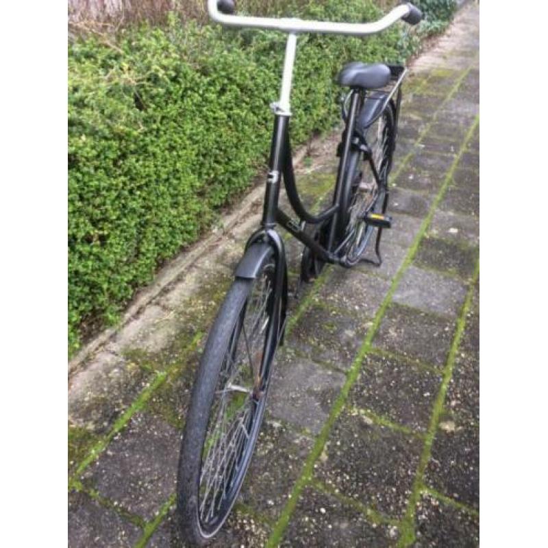Twee mooie oma fietsen