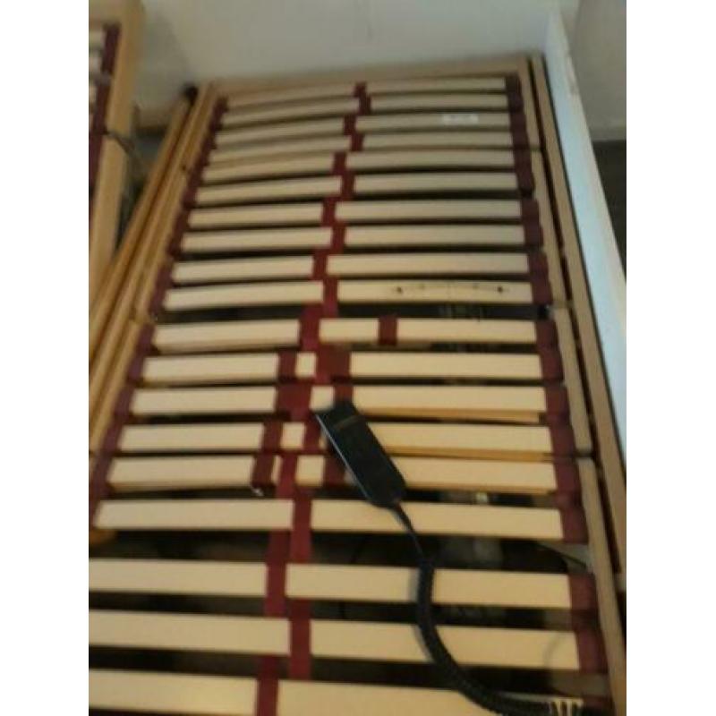 2 electrisch bedienbare bedbodems 80/ 200