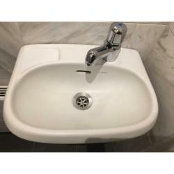 Toilet fonteintje Sphinx met kraan en syfoon + ophangsetje.