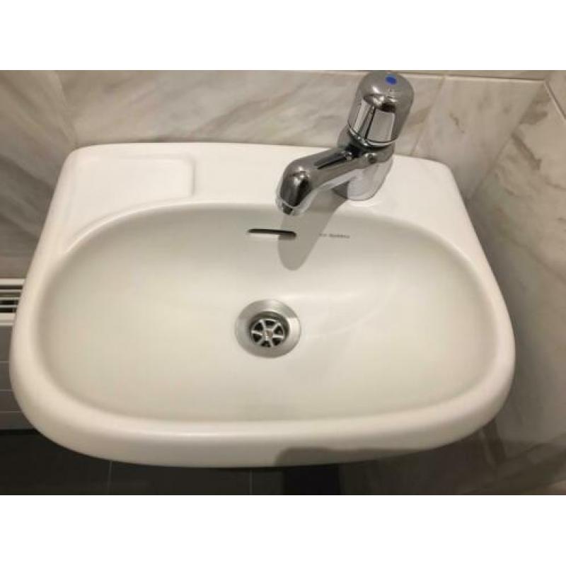 Toilet fonteintje Sphinx met kraan en syfoon + ophangsetje.