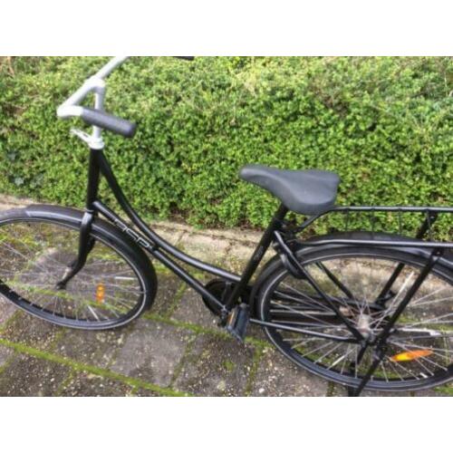 Twee mooie oma fietsen