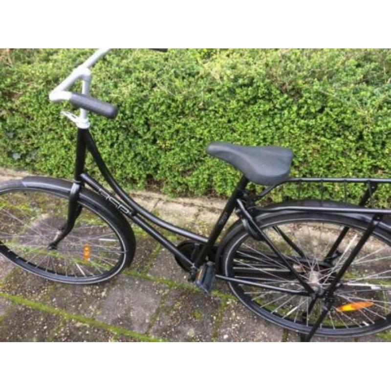 Twee mooie oma fietsen