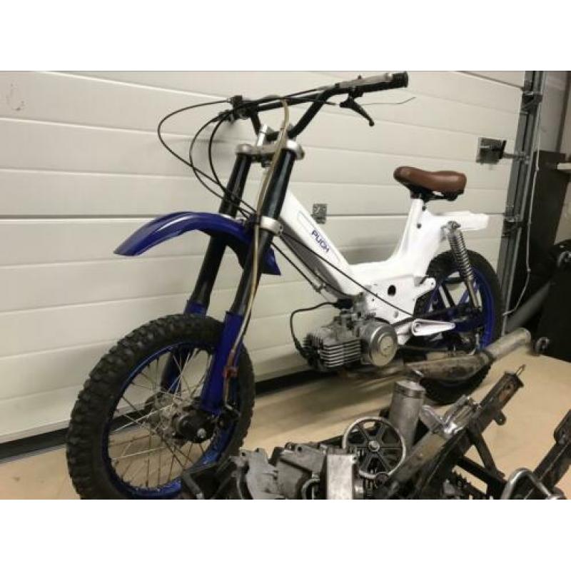Gestrand Puch Maxi Cross project met krat onderdelen