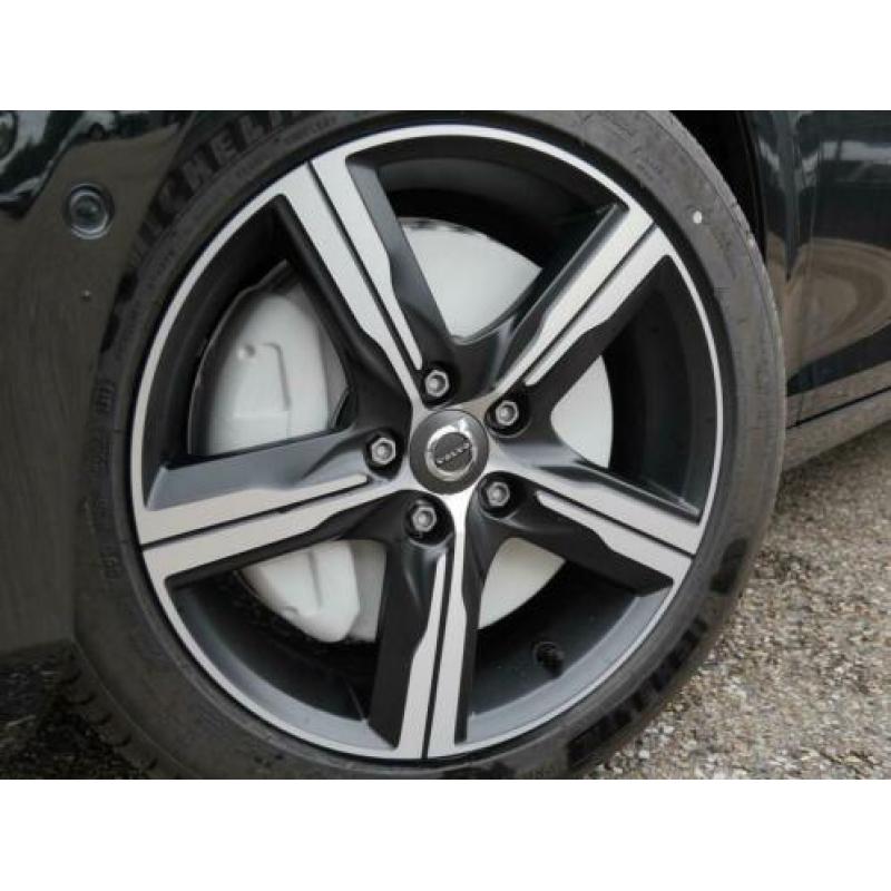 VOLVO V40 T3 152PK Automaat Polar+ Sport / Panoramadak / Ver