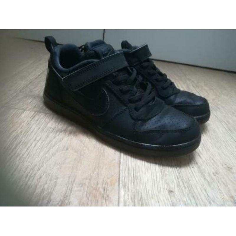 nikes unisex