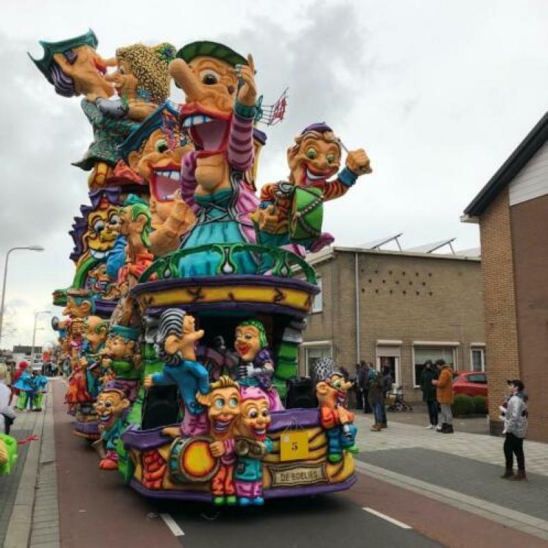 Complete carnavalswagen thema klassieke muziek