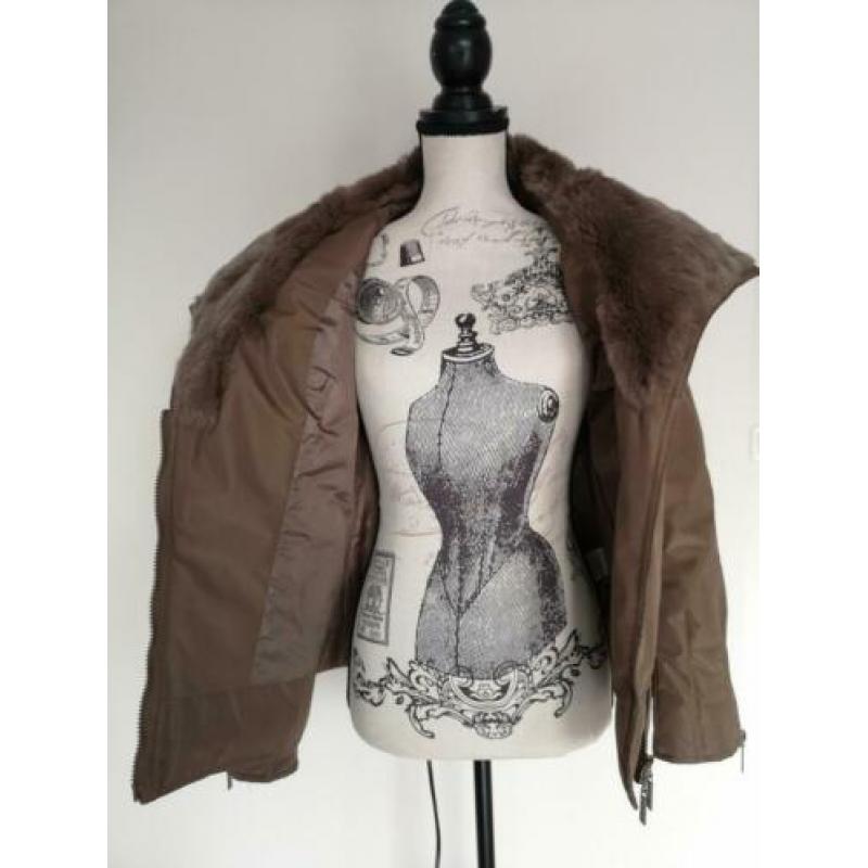 Zgan Glamorous lichtbruine winterjas met vaste bontkraag XS