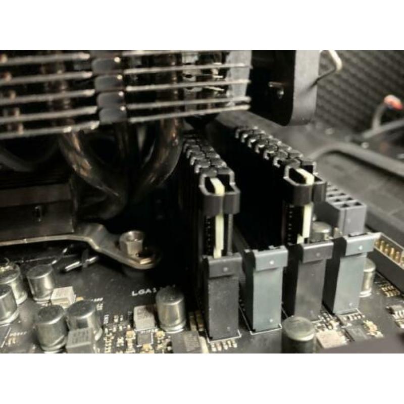 Intel i7 6700k + Asus MAXIMUS VIII + 32GB DDR4 Geheugen