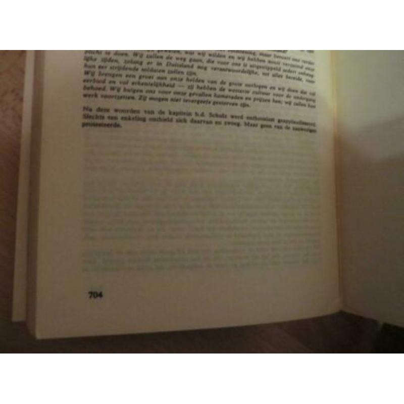 Te koop aangeboden: Diverse oorlogsboeken