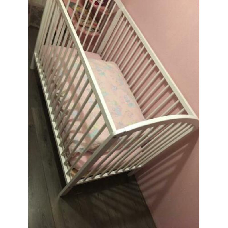 Ledikant wit 60 x 120 inclusief matras