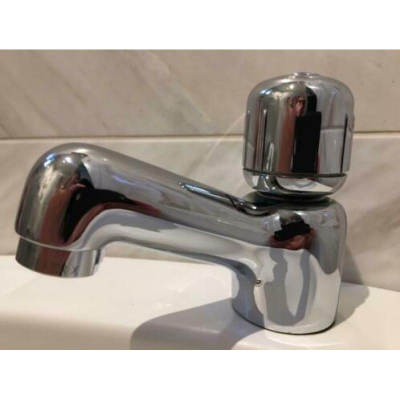 Toilet fonteintje Sphinx met kraan en syfoon + ophangsetje.