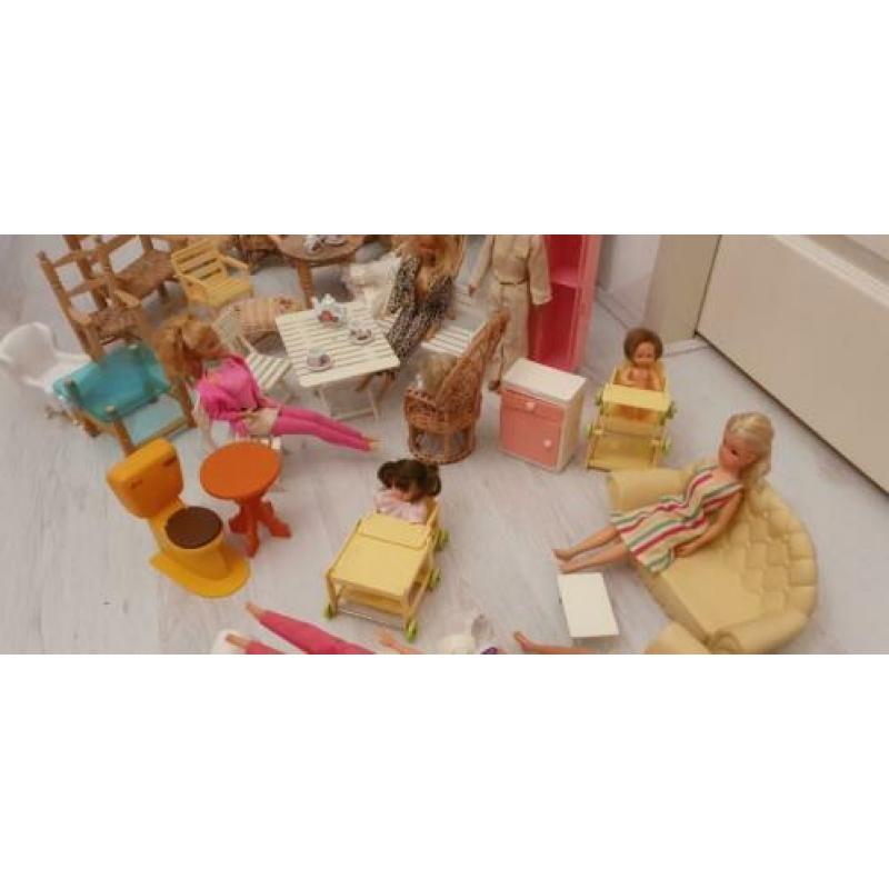 Vintage retro Barbie sindy fleur poppen met meubeltjes