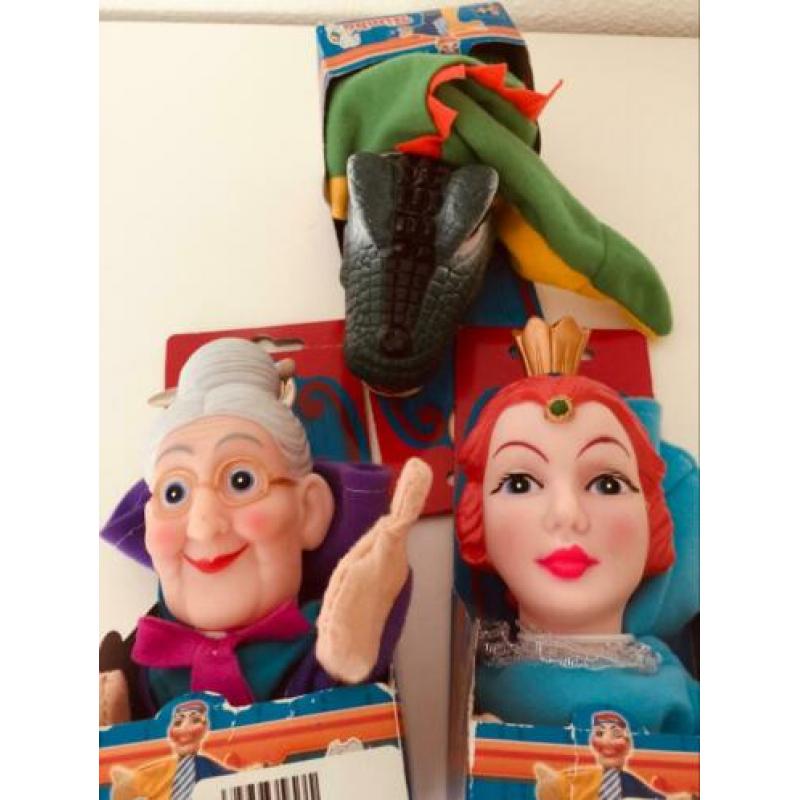 3 poppenkastpoppen oma, prinses en krokodil samen voor 10 e