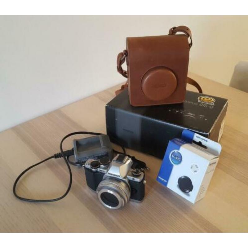 Olympus OM-D E-M10 Camera body Zwart incl. accessoires
