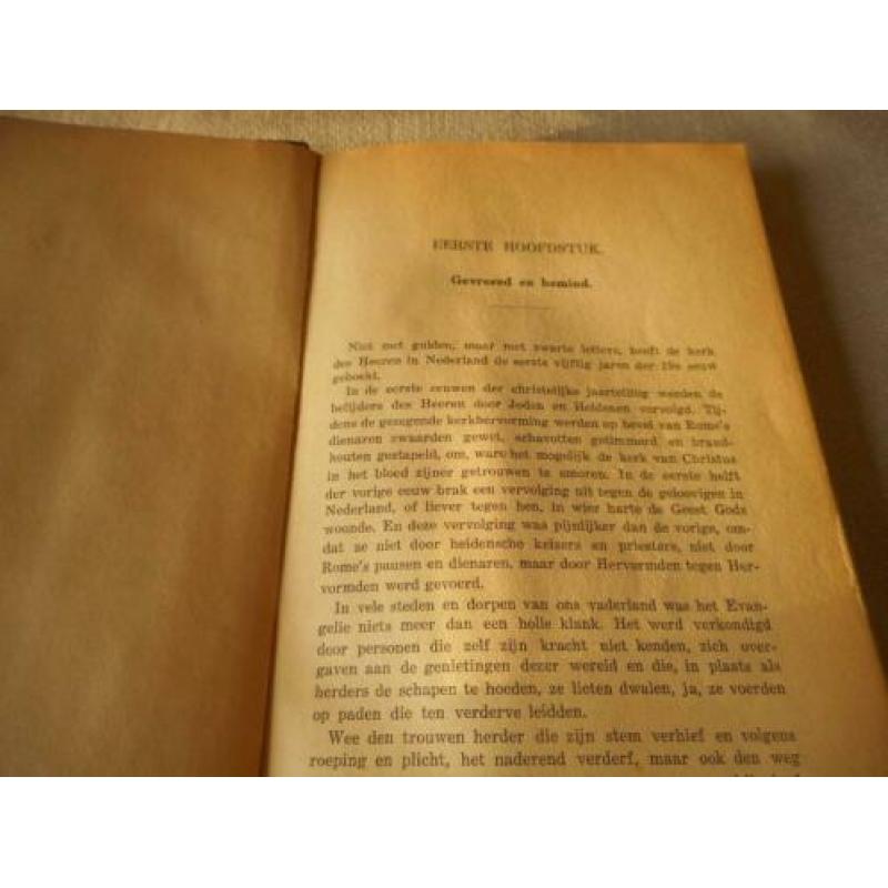 Vijf verschillende boeken in één band gebonden