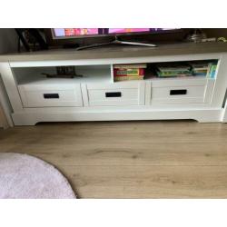 Zeer nette houten tv meubel met 3 laadjes