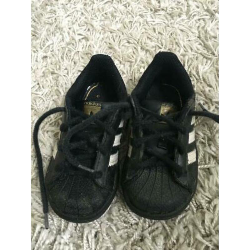 Kinderschoenen adidas maat 22