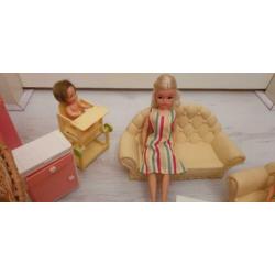 Vintage retro Barbie sindy fleur poppen met meubeltjes