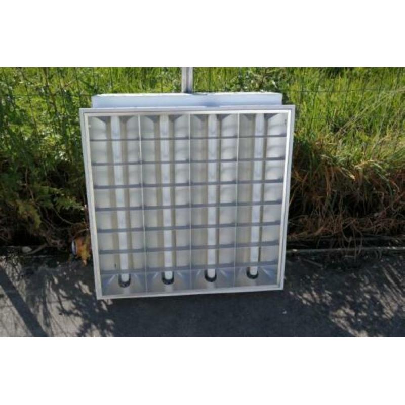 TL armaturen VIERKANT 60x60cm HF incl.4x18W T8 buis €20