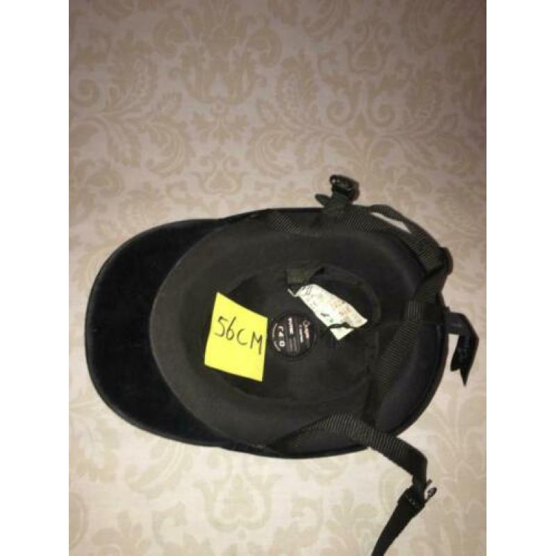 Paardrij cap 56 cm