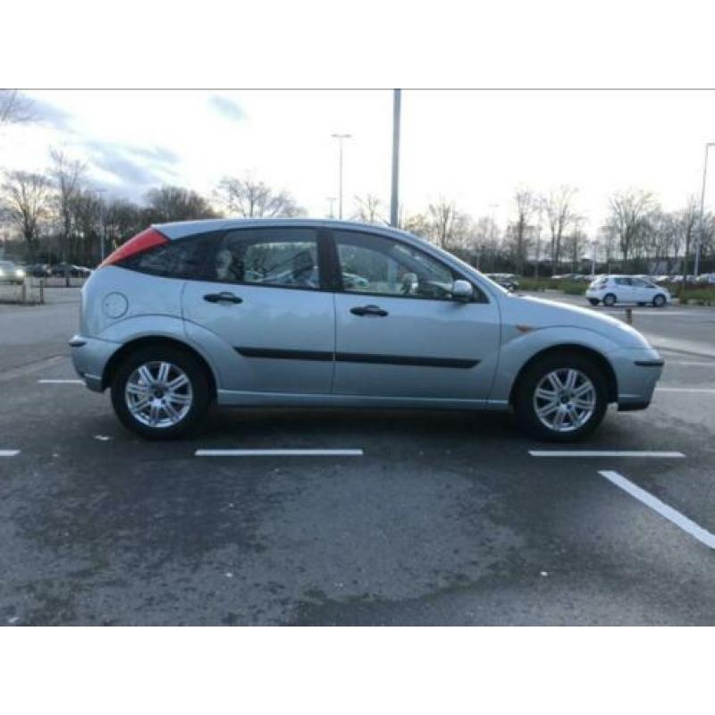 Ford Focus 1.6 I Ghia 2004 Groen
