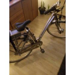 Te koop gloednieuwe elektrische fiets