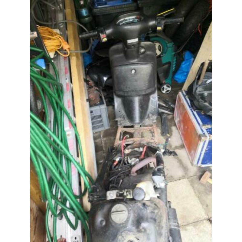 2X Dj kymco brom scooters met kenteken erop