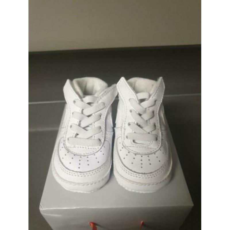 Nike baby maat 17