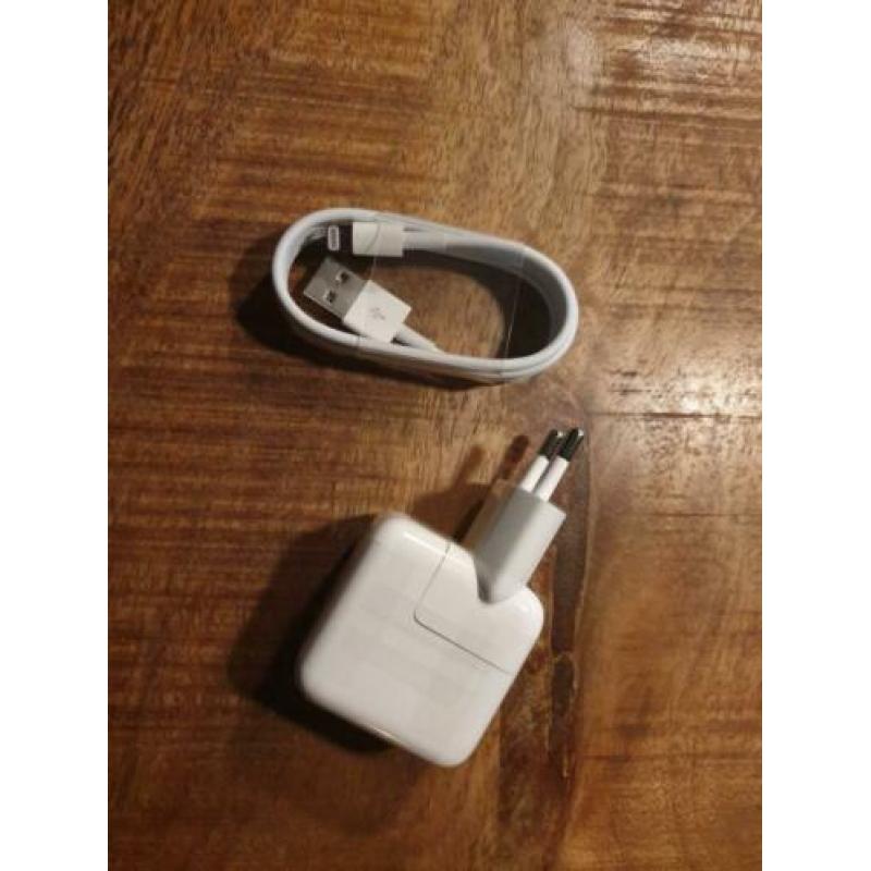 Apple Ipad adapter, lightning kabel en verpakking
