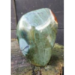 Prachtig sculptuur van polychroom jaspis 490 gram