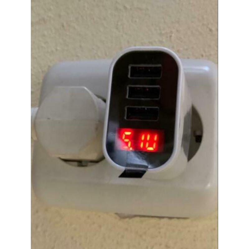 Lader USB 3 uitgangen 15 Watt, handig voor vakantie