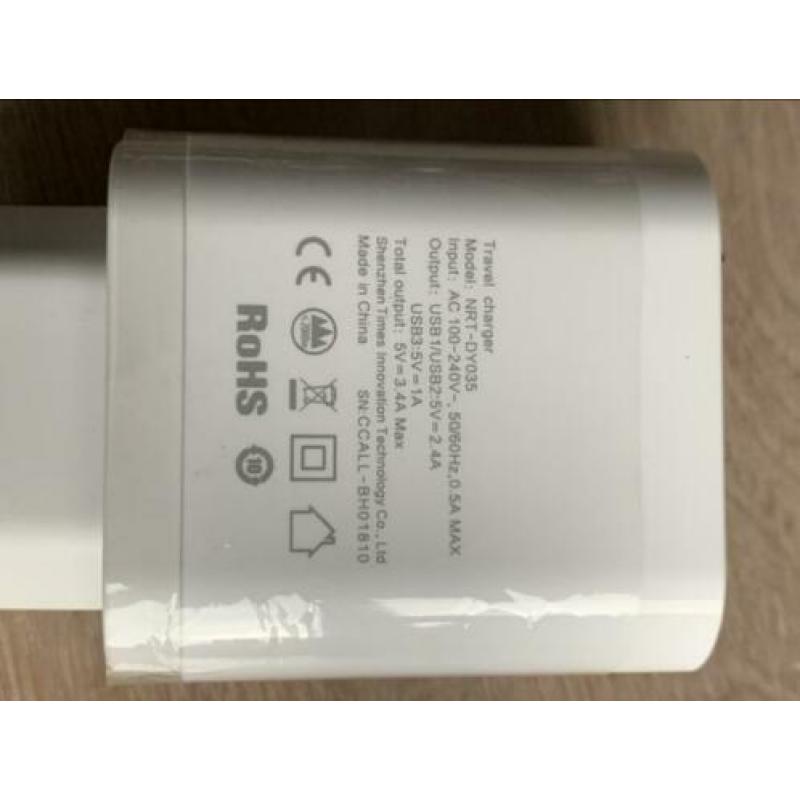 Lader USB 3 uitgangen 15 Watt, handig voor vakantie