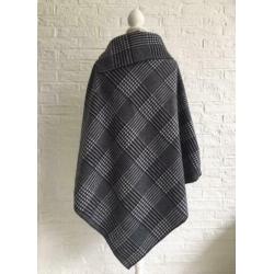 Prachtige poncho van Musthave maat L/XL