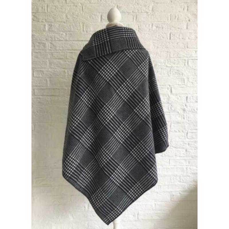 Prachtige poncho van Musthave maat L/XL