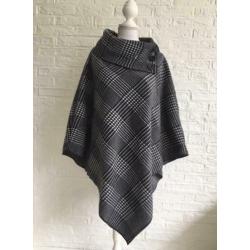 Prachtige poncho van Musthave maat L/XL