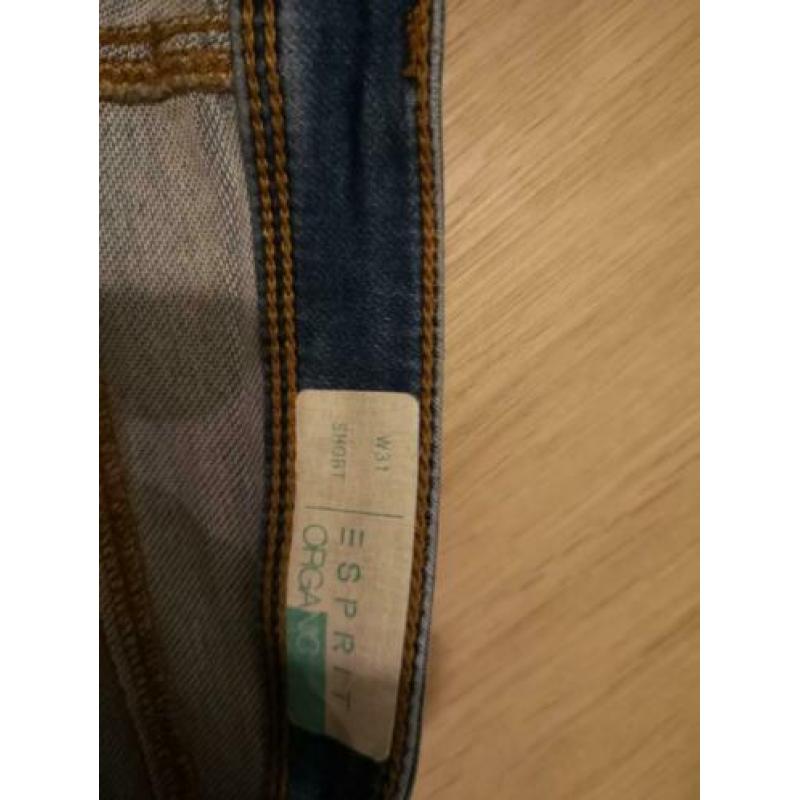 Mooie weinig gedragen esprit korte broek. Maat 31