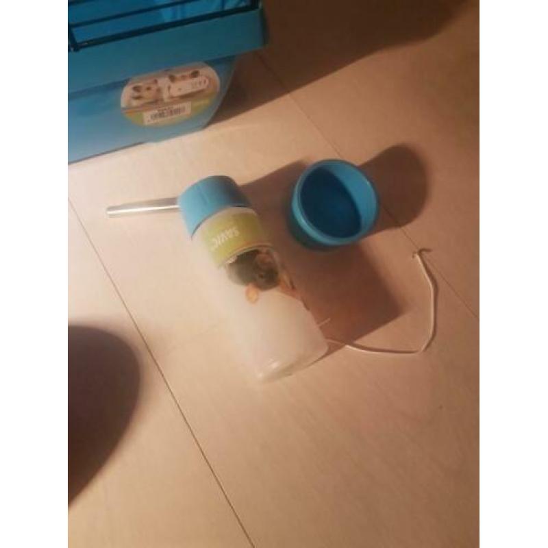 Hamsterkooi met fles en glijbaan en voerbakje 50 bij 35 cm