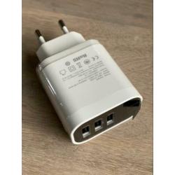 Lader USB 3 uitgangen 15 Watt, handig voor vakantie