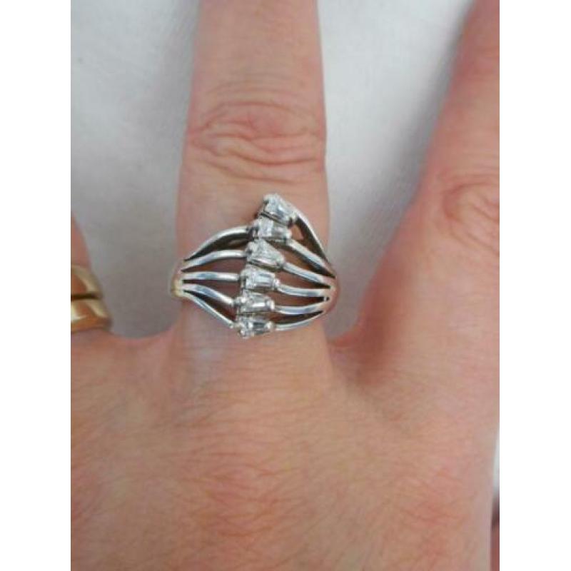 Zilveren royale vintage ring met steentjes nr.1400