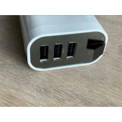 Lader USB 3 uitgangen 15 Watt, handig voor vakantie