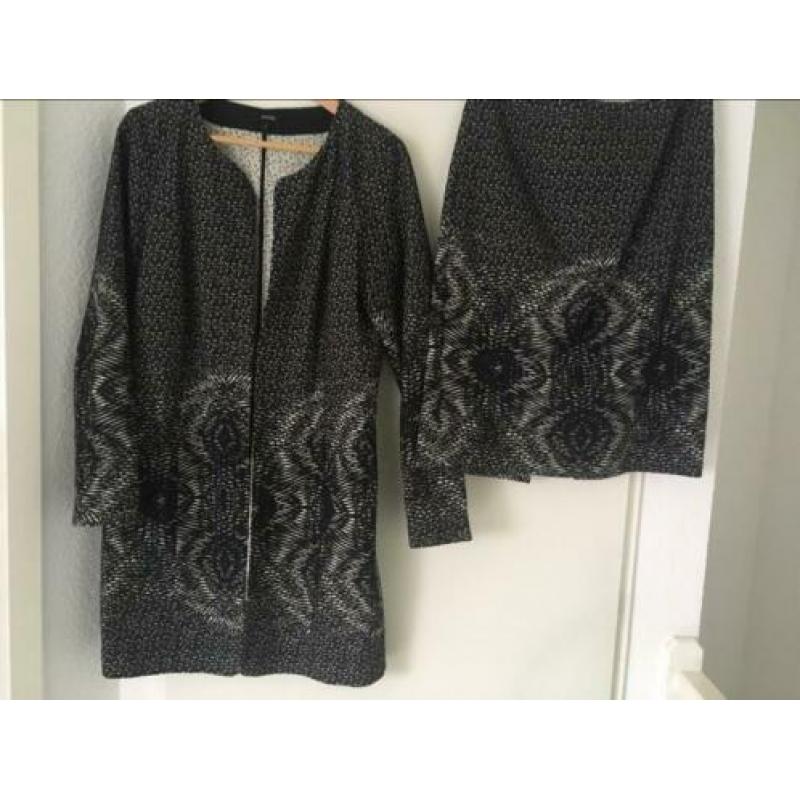 Rok en lang vest als set.